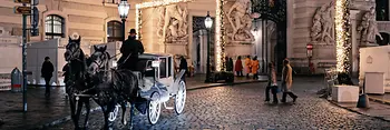 Karácsonyi díszkivilágítás a Michaelerplatzon