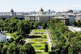 Vista del Volksgarten y del Parlamento