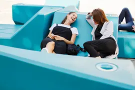 Two women sitting on furniture in the MuseumsQuartier