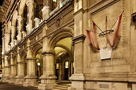 Vienna State Opera, evening atmosphere 