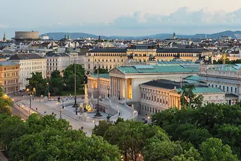 Widok na wiedeńską Ringstraße z Parlamentem i Pałacem Epstein