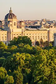  Vedere asupra Parcului Volksgarten din Viena 