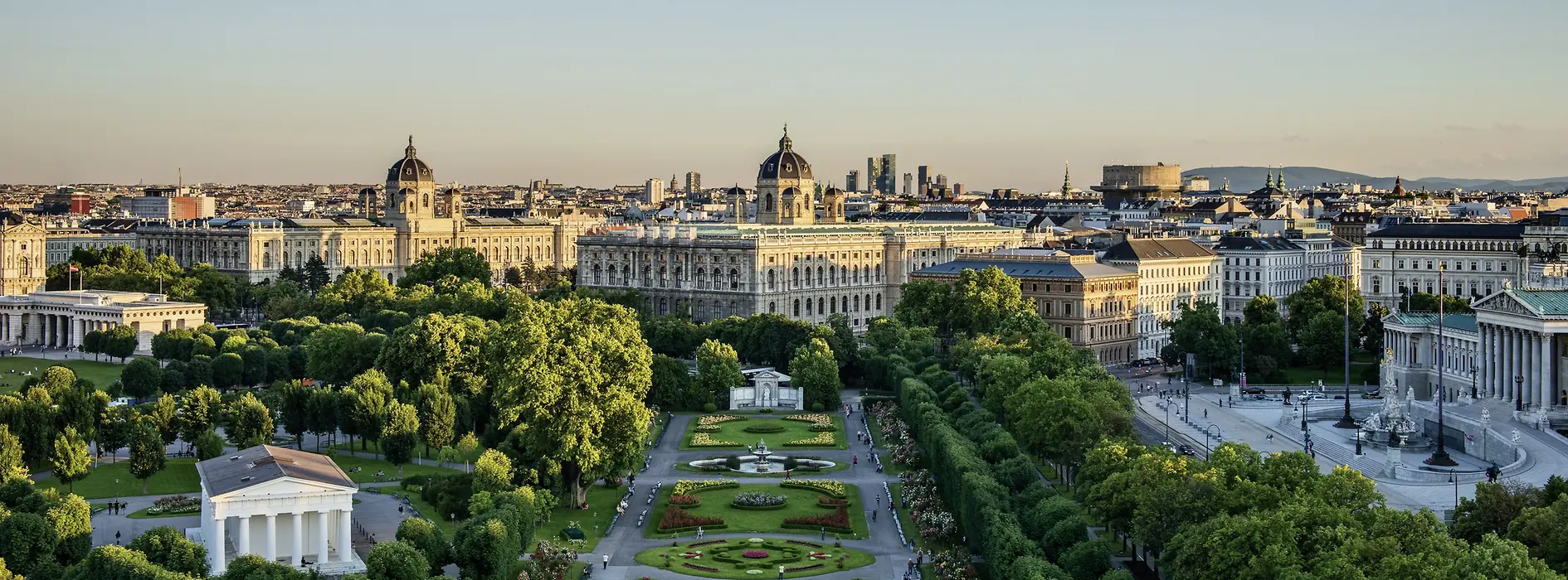 Blick auf Volksgarten, Museen und Parlament