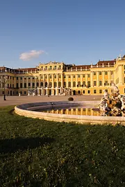 Schloss Schönbrunn an einem sonnigen Tag
