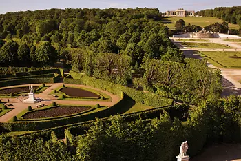 Schönbrunni kastélypark, pillantás a Gloriettére 