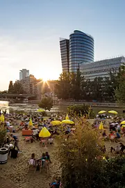 Strandbar Herrmann, evening atmosphere on the Danube Canal 