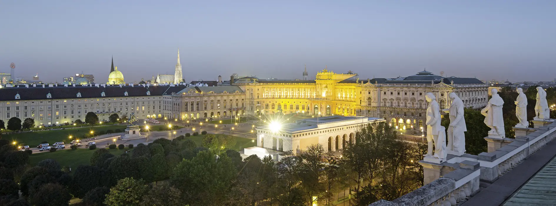 Hofburg, Heldenplatz