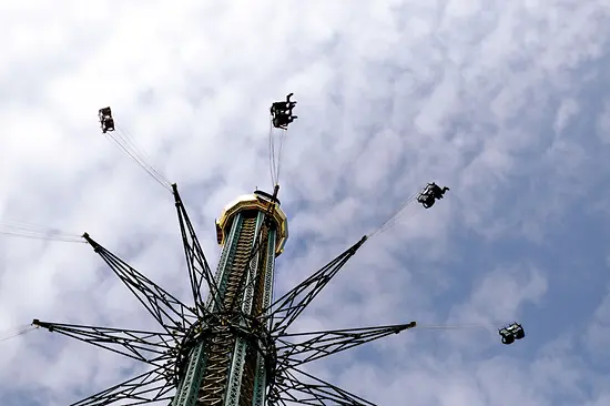 Manège de chevaux de bois au Prater 