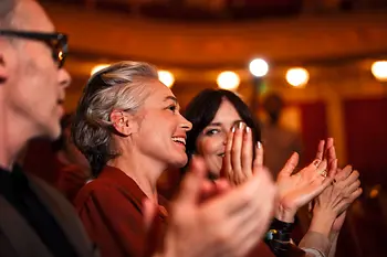 Audience clapping in the Wiener Konzerthaus 