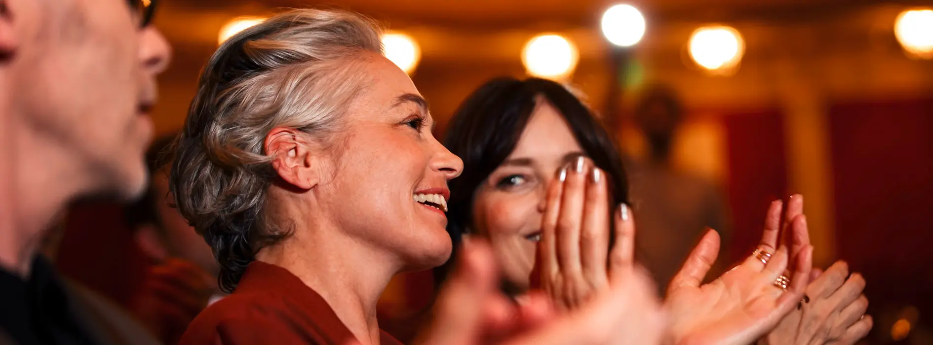 Publikum klatschend im Wiener Konzerthaus 