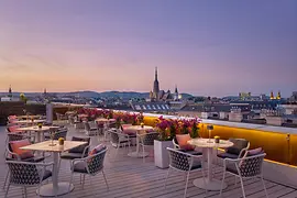 Rooftop Bar Ritz-Carlton, vue sur la cathédrale Saint-Étienne