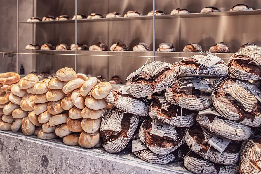 Brote in einer Bäckerei