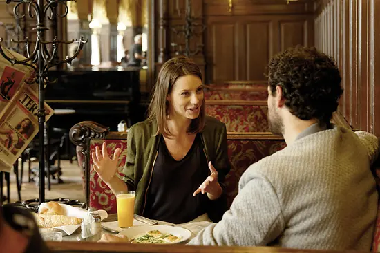 Café Sperl, A woman and a man having breakfast and chatting