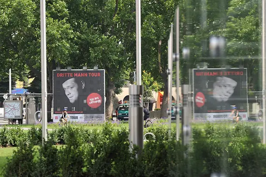 Plakate für die Dritte-Mann-Tour am Karlsplatz