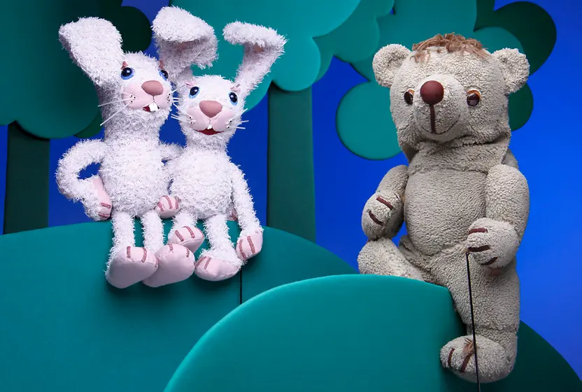 A bear and two rabbits in the Lilarum Puppet Theater