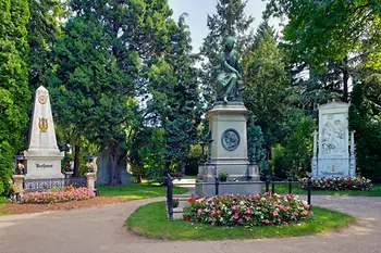 Tumba honorífica de Beethoven en el Cementerio Central de Viena.