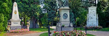 Tumba honorífica de Beethoven en el Cementerio Central de Viena.