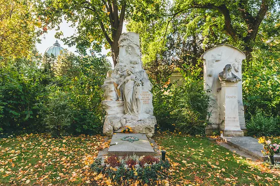 Tumba honorífica de Beethoven en el Cementerio Central de Viena