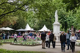 People at the Genussfestival in Vienna's Stadtpark