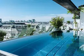 Piscina sul tetto dell’Hotel Grand Ferdinand