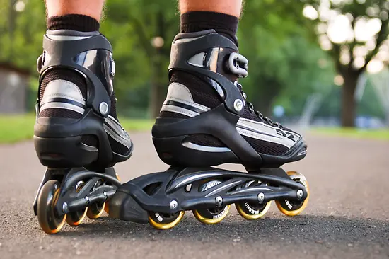 Springender Inline-Skater