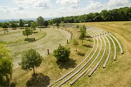 Le cercle celtique des arbres de vie sur le plateau d’Himmel vu du ciel 