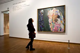 Gustav Klimt Halál és élet című festménye a Leopold Múzeumban