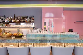 Cocktail bar