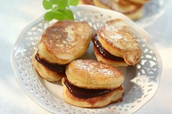 Plum Jam Liwanzen (small, fried yeast pancakes)