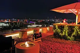 Aurora, bar en la azotea, Andaz Vienna Am Belvedere, terraza 