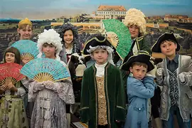 Bambini nel Museo per bambini del castello di Schönbrunn