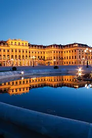 Palatul Schönbrunn noaptea