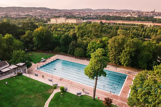 Schwimmbecken im Schönbrunner Bad