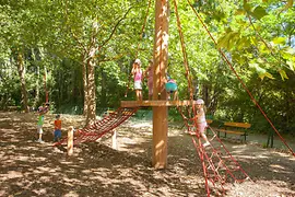 Playground Kurpark Oberlaa, Climbing wall