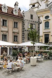 Caffè all’aperto in St.-Ulrichs-Platz