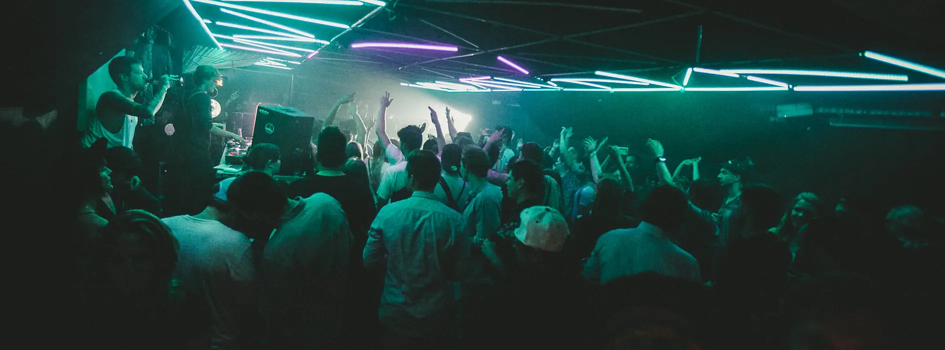 The Loft on Lerchenfelder Gürtel, interior shot with a view of the dance floor and guests 