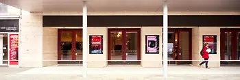 Ópera MusikTheater an der Wien, vista desde el exterior, tejado de cristal 