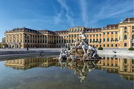 Az Ehrenhof-szökőkút Schönbrunn előtt