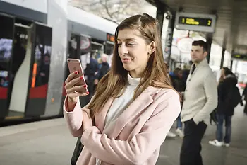 Studenti in una stazione della metropolitana