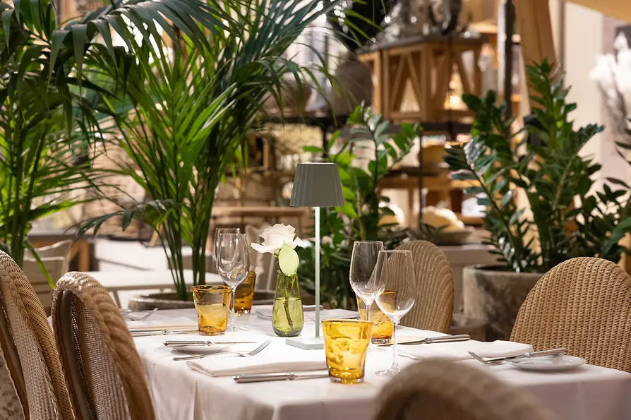 Hansen, Restaurant, interior view