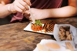 Steak tartare with toast