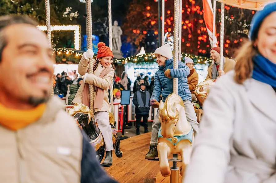 Christkindlmarkt am Rathausplatz, Ringelspiel, Kinder