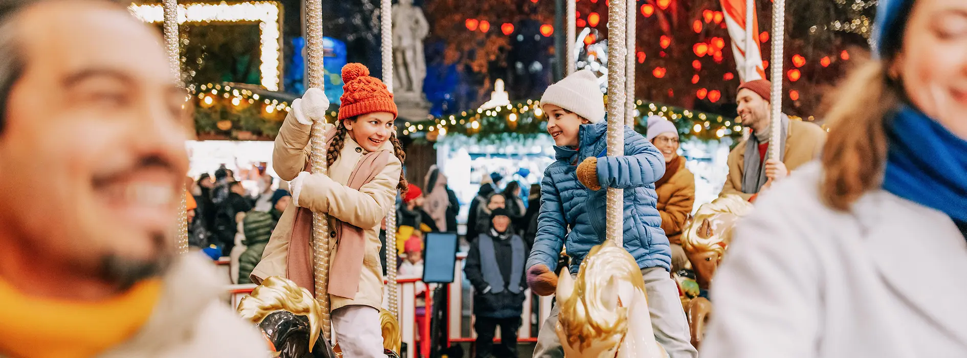 Christmas market at Rathausplatz, carousel, children