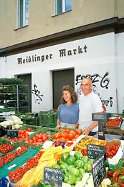 Meidlinger Markt, bancarella del mercato, verdura, venditore