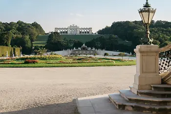 Aussicht auf die Gloriette vom Schloss Schönbrunn