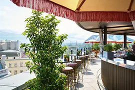 Hôtel Motto Rooftop-Bar Chez Bernard, jour d'été, vue sur Vienne