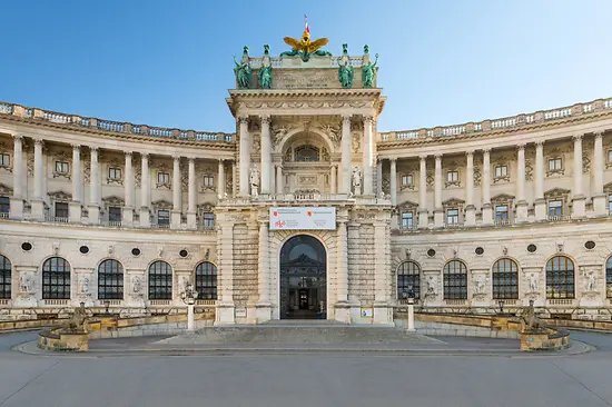 Dom Historii Austrii, Heldenplatz