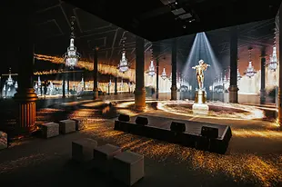 Une salle du Johann Strauss Musuem - New Dimensions avec des installations de lumière et de musique.